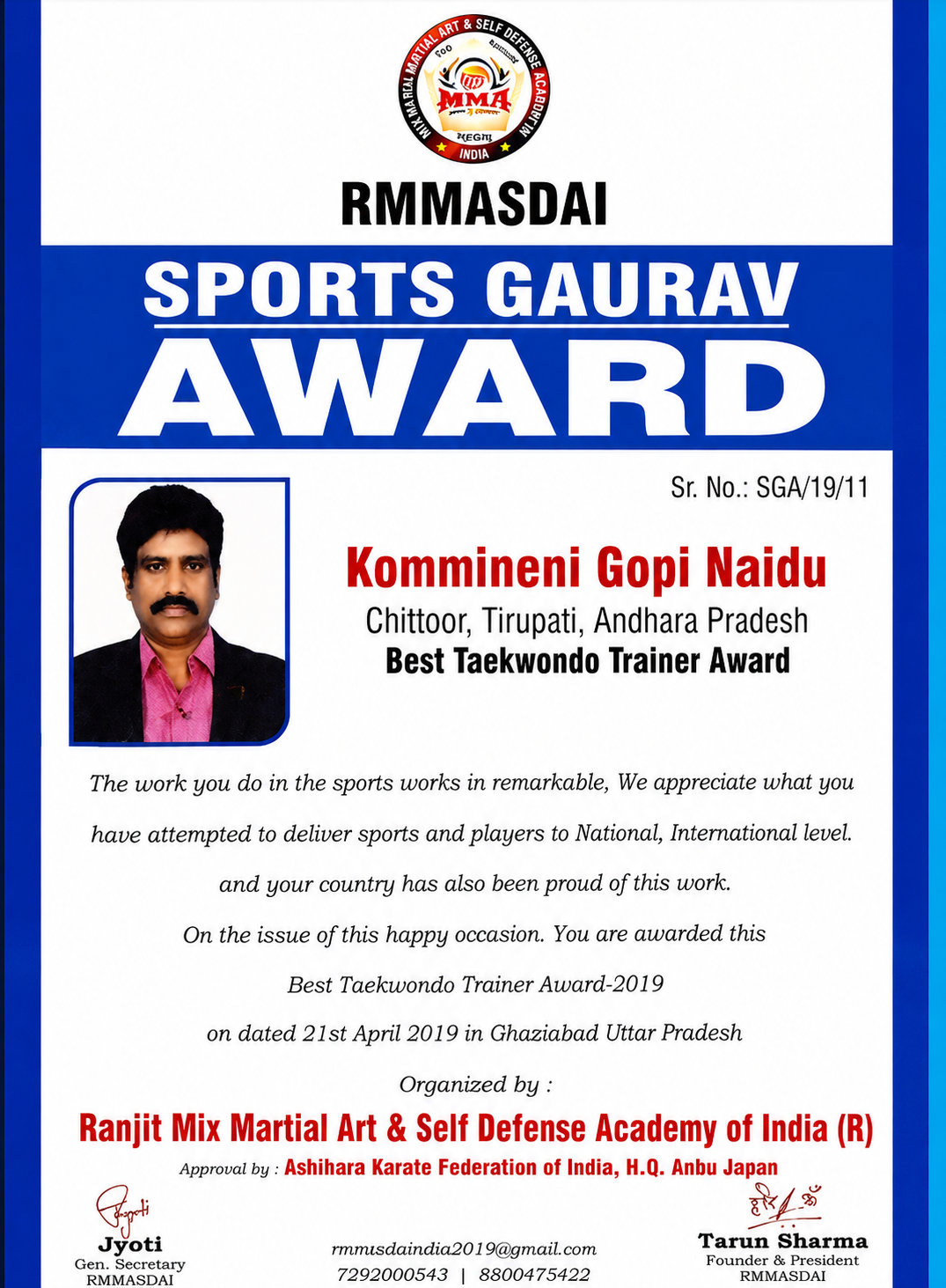 Master K. Gopi Naidu receiving Indian Sports Award 2019 at Delhi ceremony